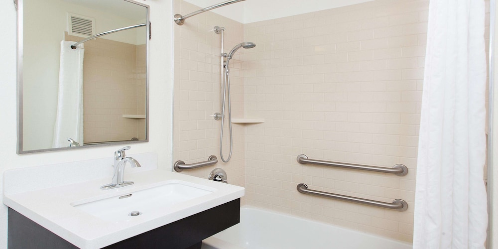 Sonesta Simply Suites Wichita Airport 19/69