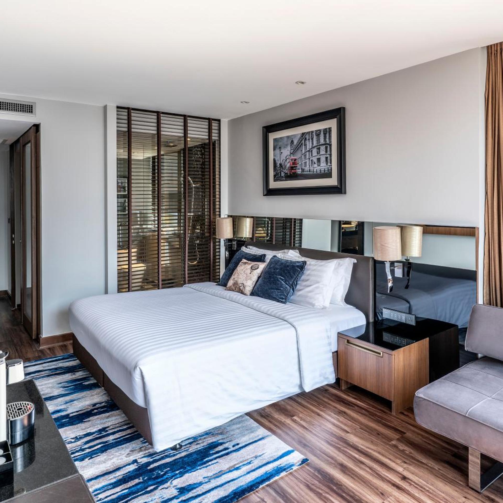 Skyline, Deluxe, King Bed