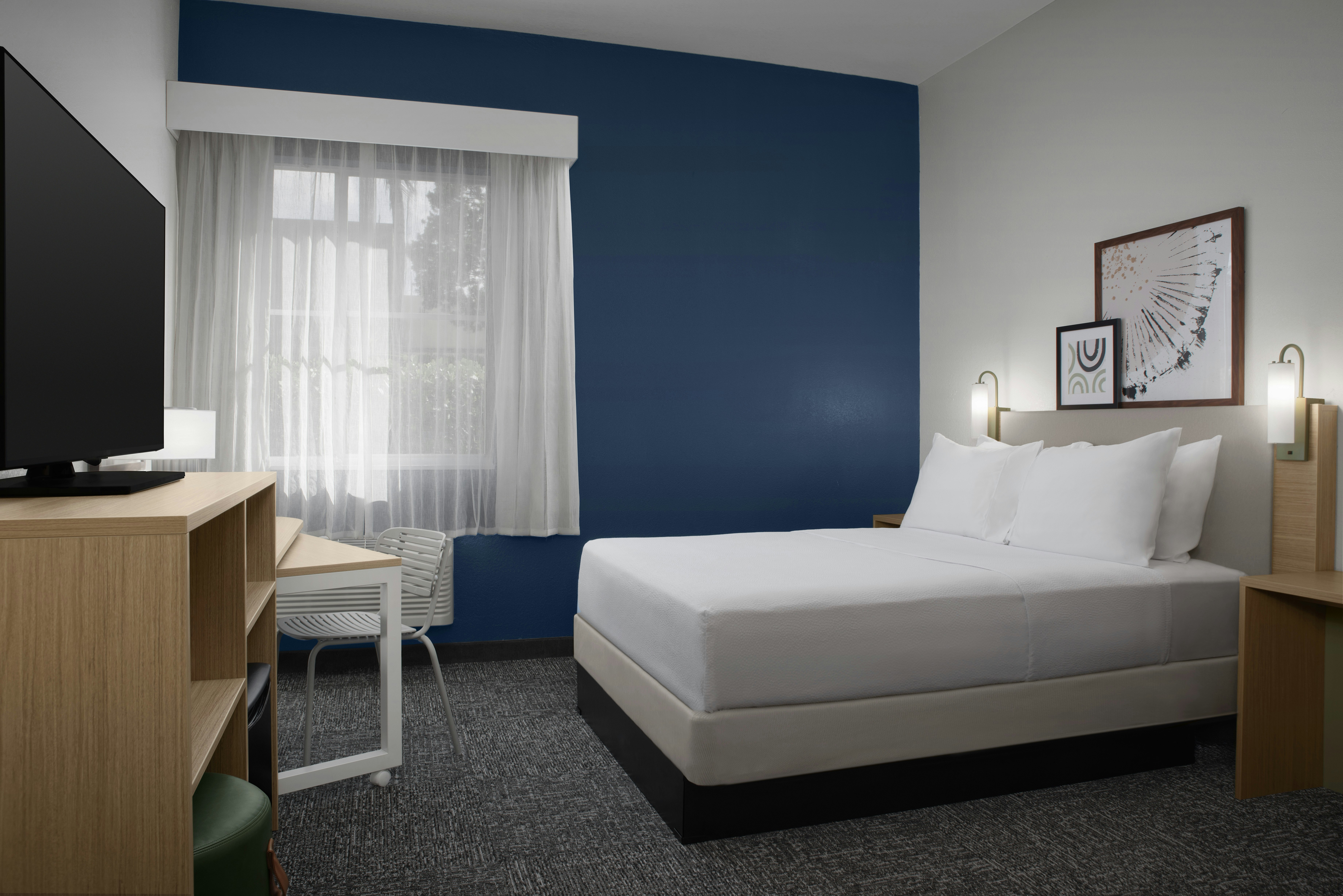 ROOM, QUEEN BED, ACCESSIBLE