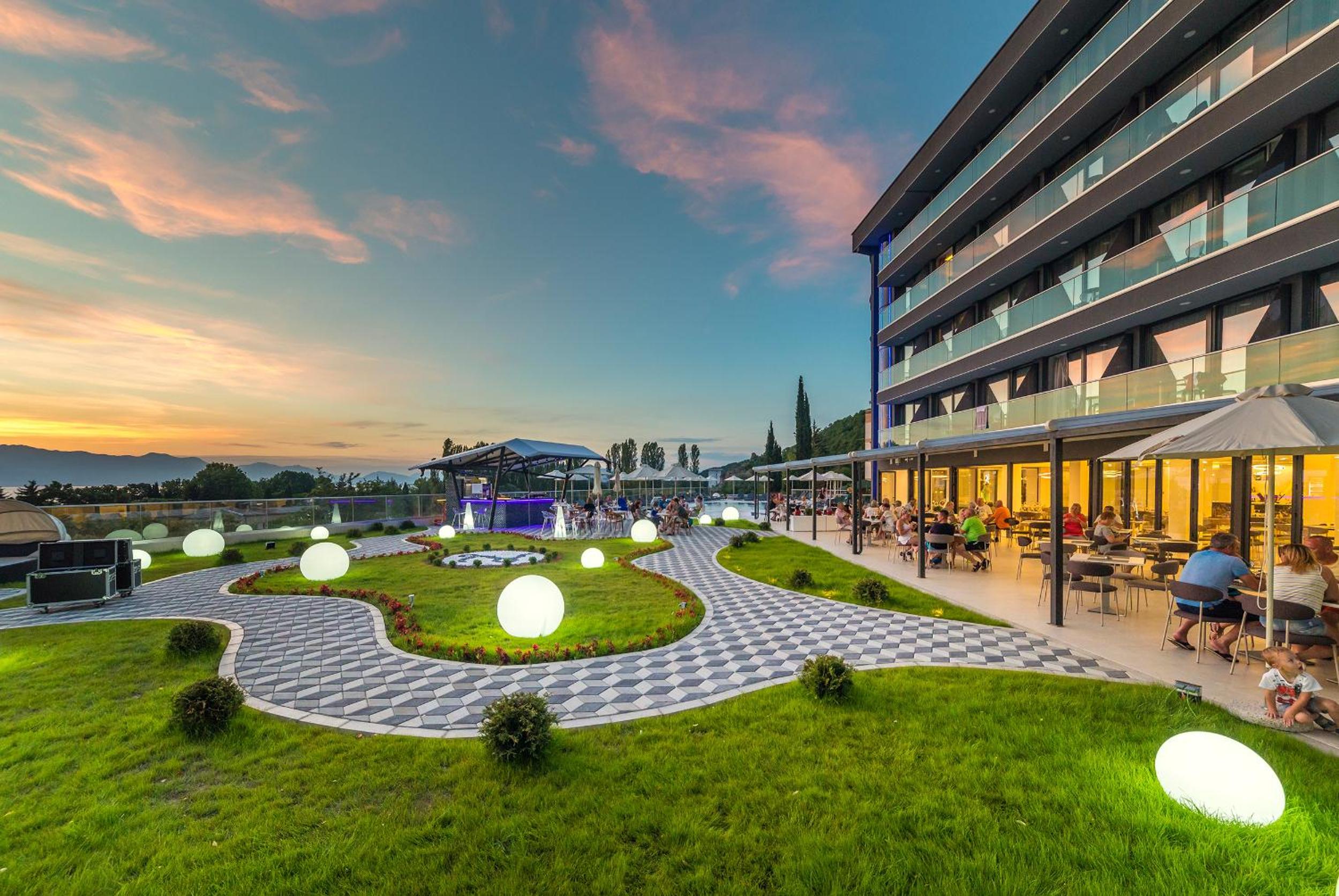 Laki Hotel & Spa 46/50
