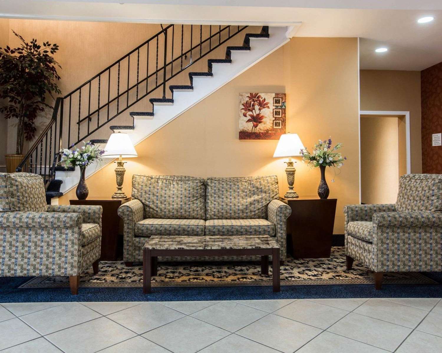 Econo Lodge Lakes Region 8/15