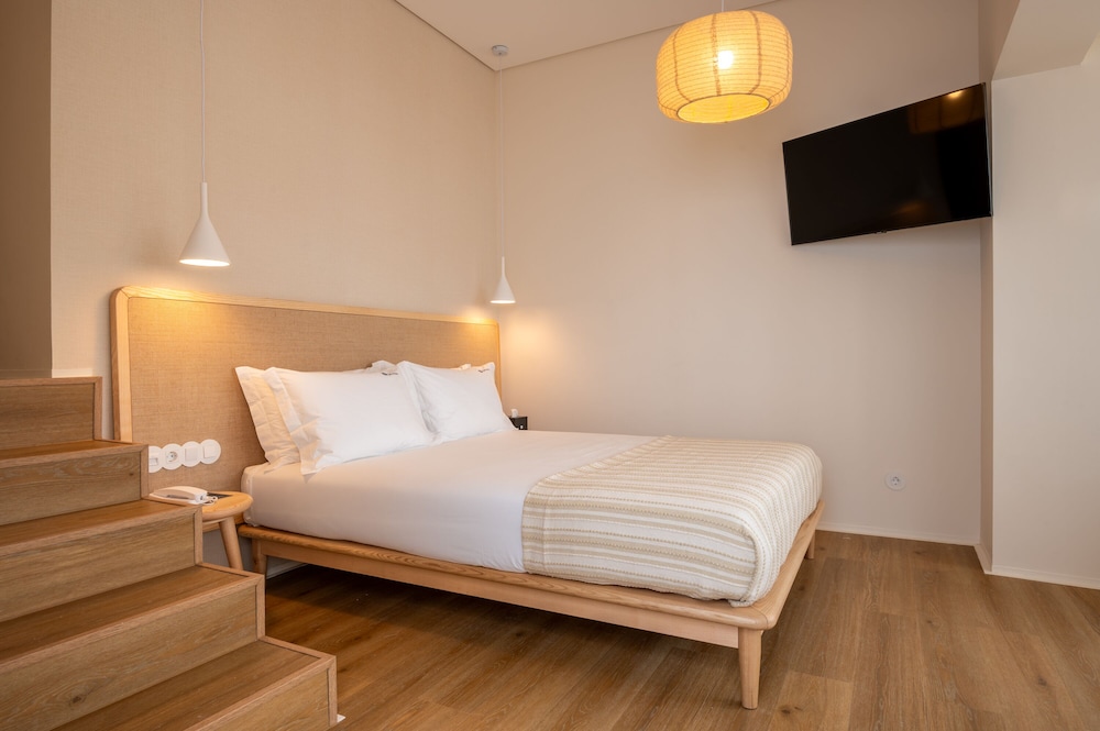 Comfort, Queen Bed