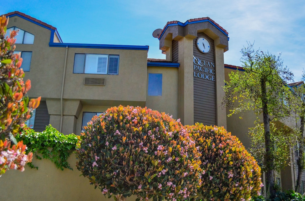 Ocean Pacific Lodge 2/40