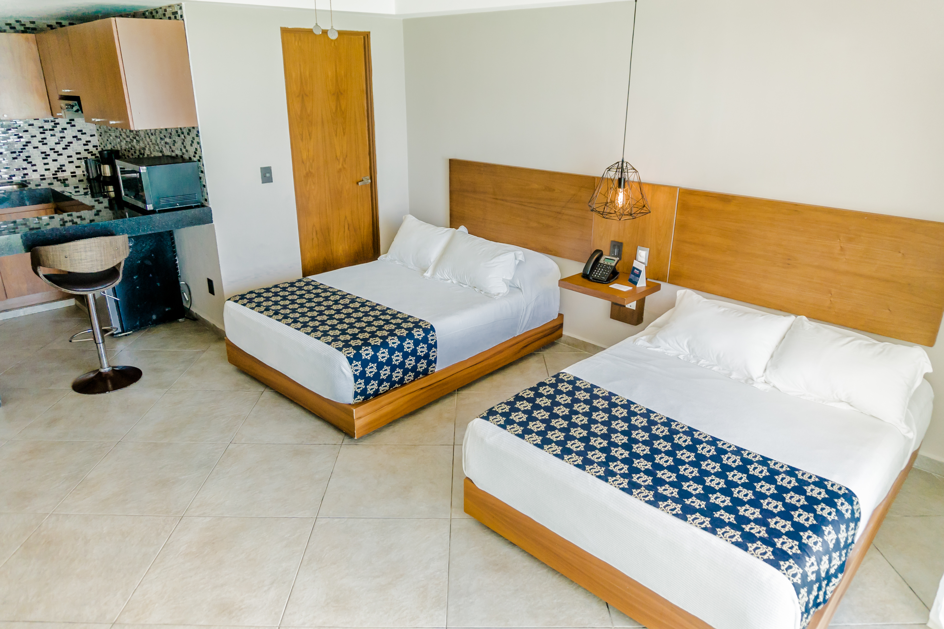 JUNIOR SUITE, JETTED TUB