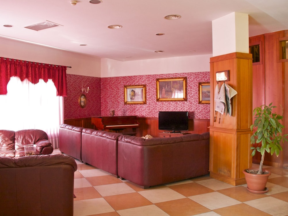 BUSINESS HOTEL 4/35