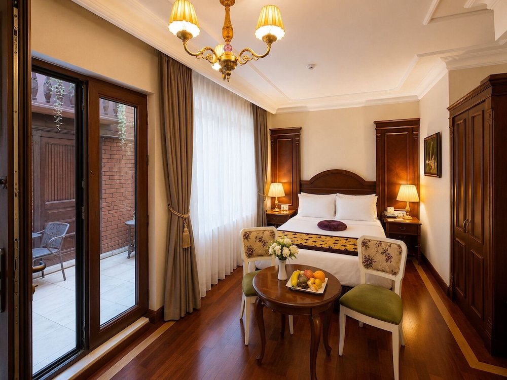 Superior, Queen Bed