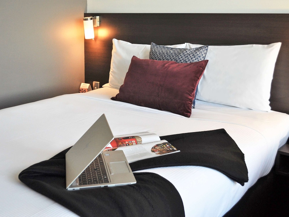 IBIS MELBOURNE GLEN WAVERLEY 17/76