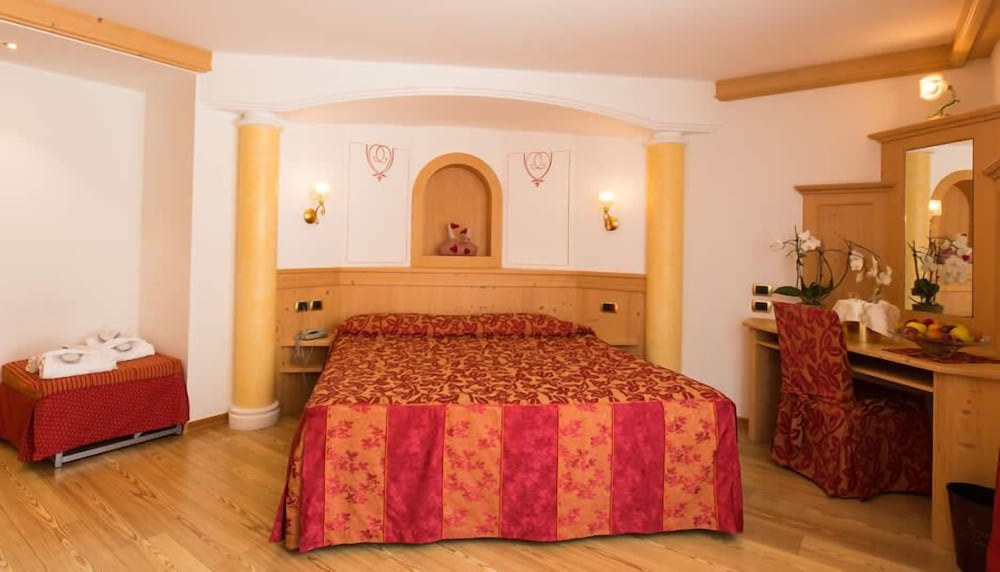 HOTEL CRISTINA 5/45