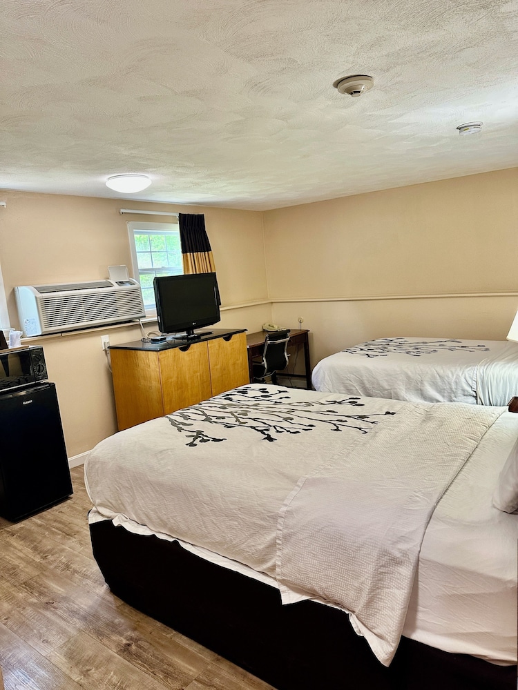 Wickford Motor Inn 33/53
