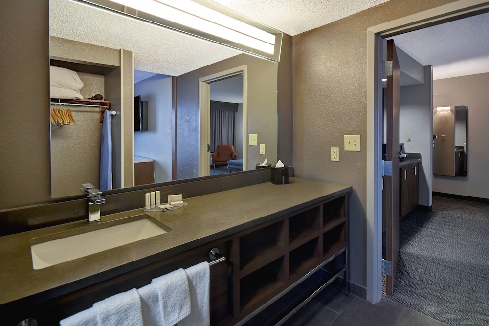 Courtyard by Marriott Cincinnati Airport 7/46