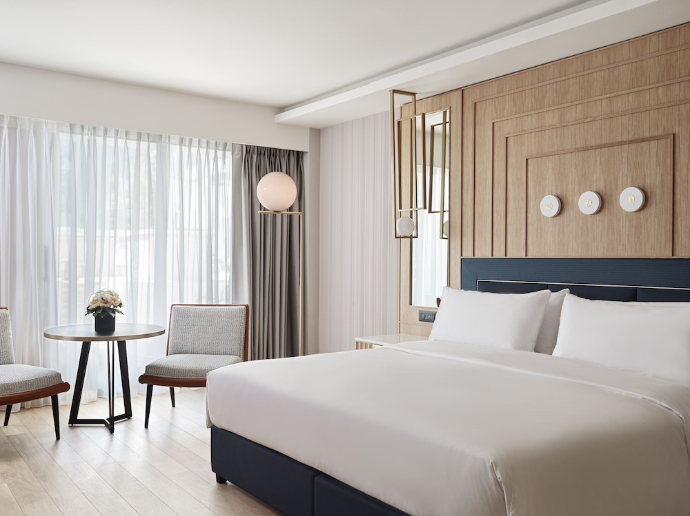 Grand Hyatt Athens 12/50