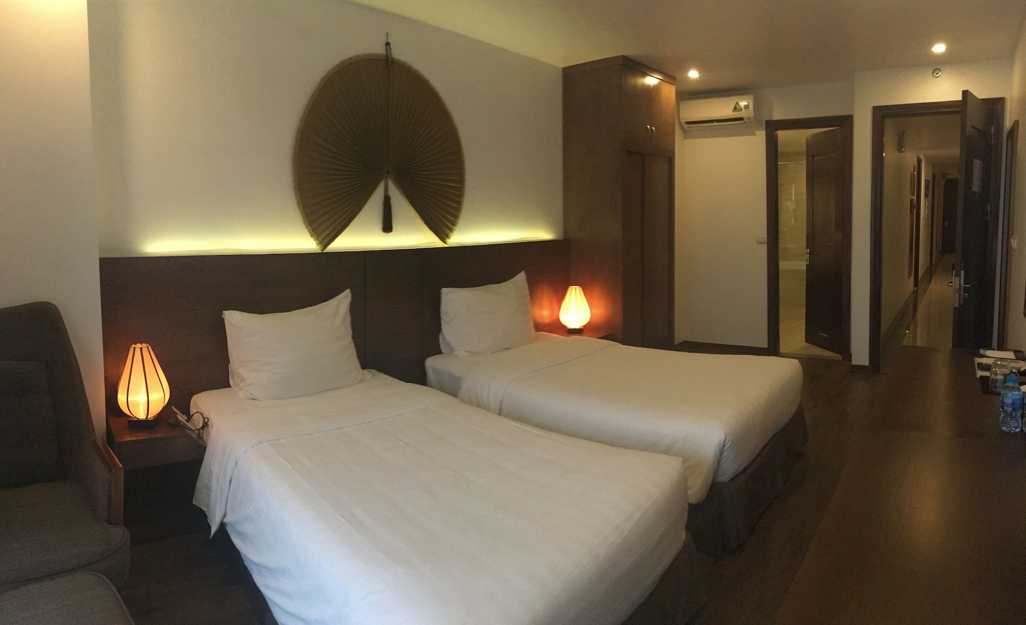 DELUXE, TWIN BEDS