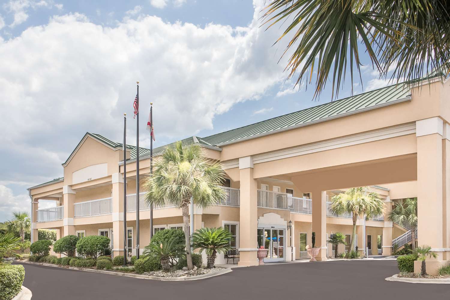 Baymont by Wyndham Crestview 1/7