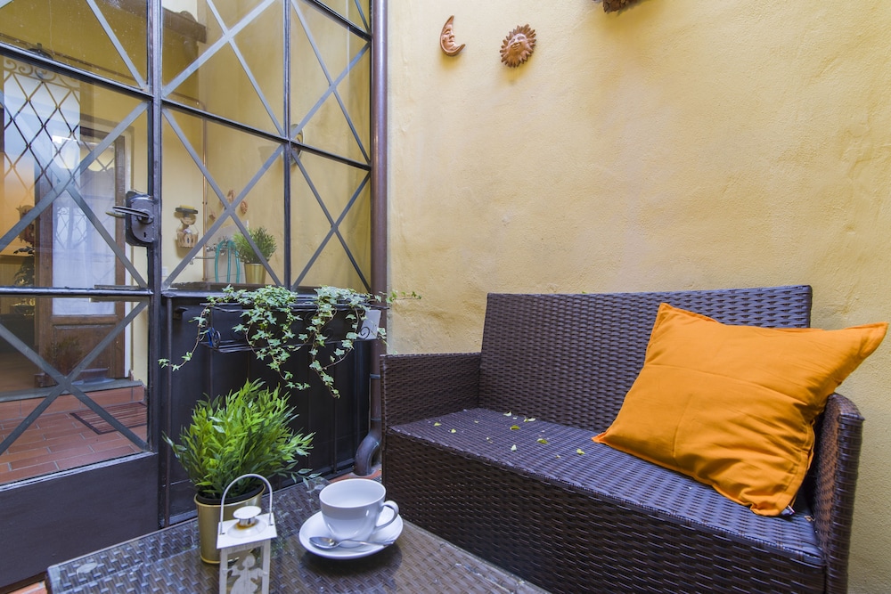 Florence Ariento Romantic Apartment 21/32