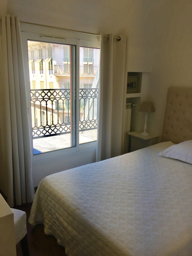 Lepante Hotel 5/51