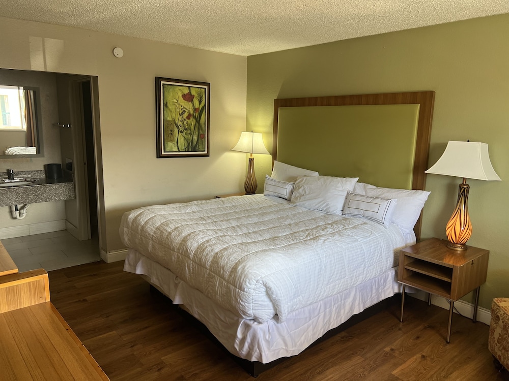 Baymont by Wyndham Odessa Highway 80 19/38