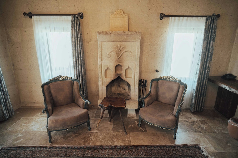 Hu of Cappadocia 32/50