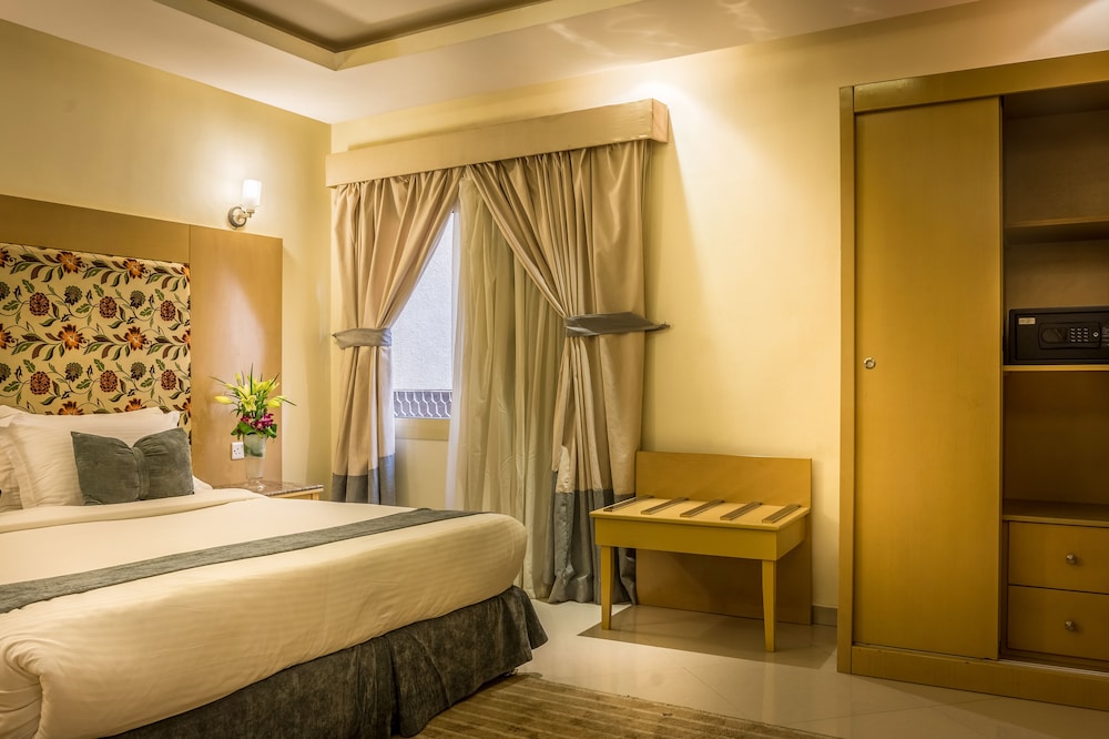ROOM, DOUBLE BED