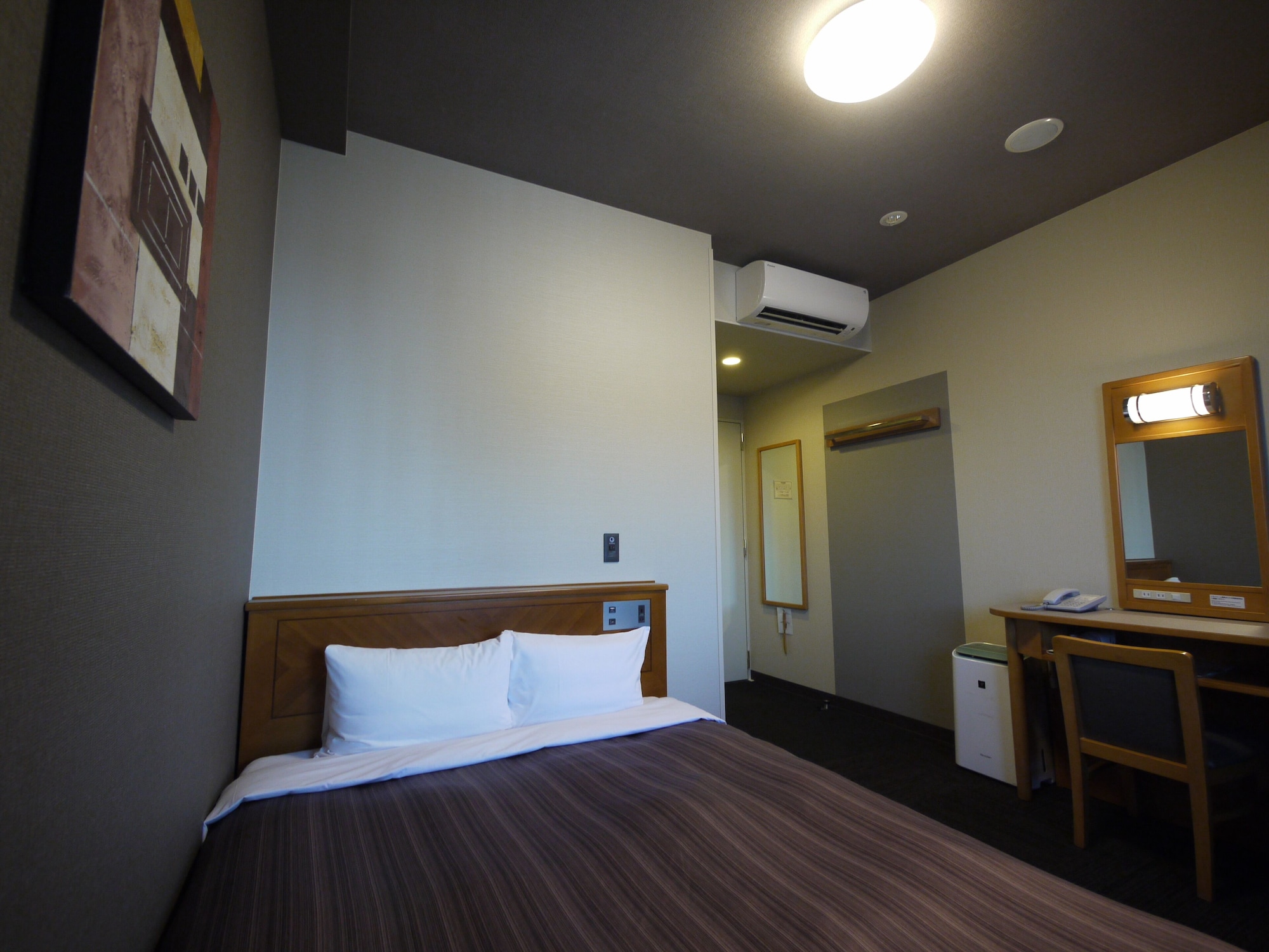 ROOM, DOUBLE BED