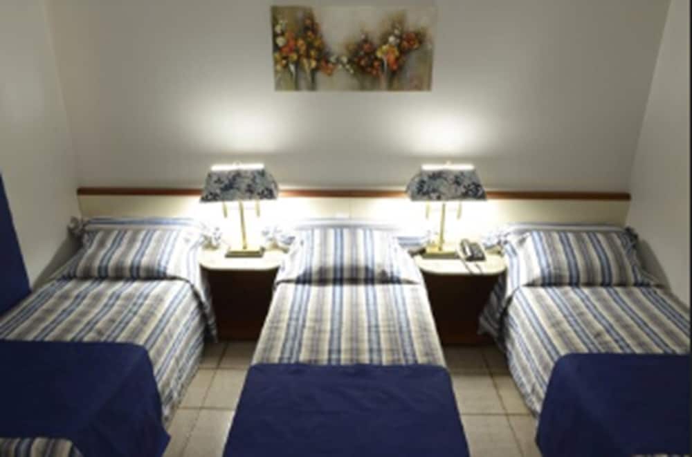 COLONIAL PLAZA HOTEL 18/22