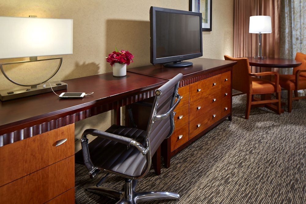 Anaheim Portofino Inn and Suites 28/30