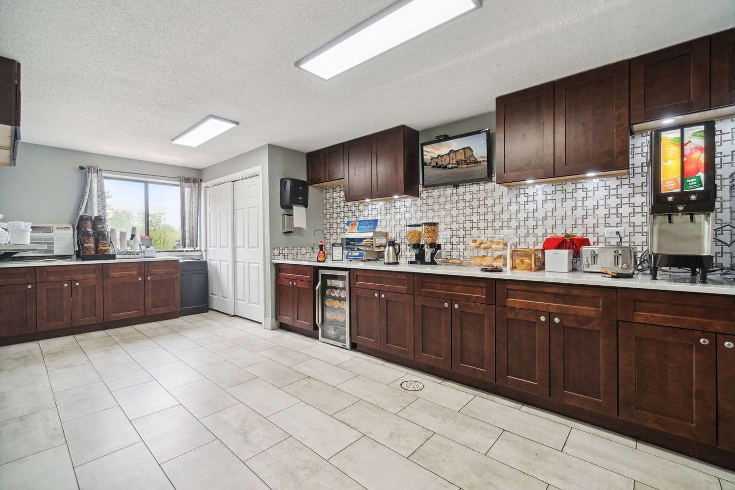 Super 8 By Wyndham Kenosha/Pleasant Prairie 4/29