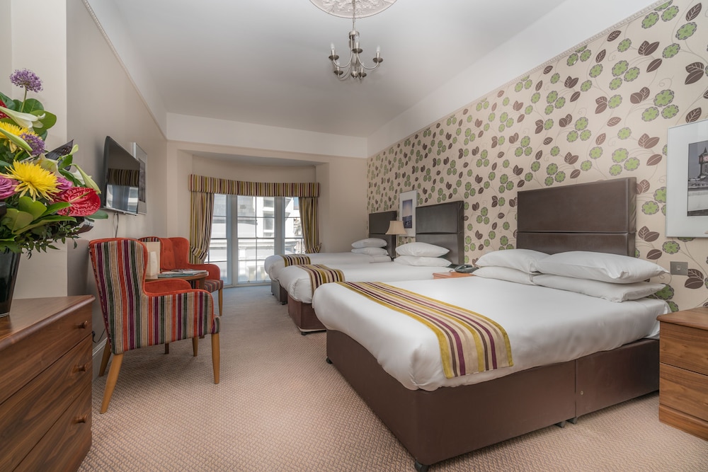 Queens Hotel Brighton 37/84