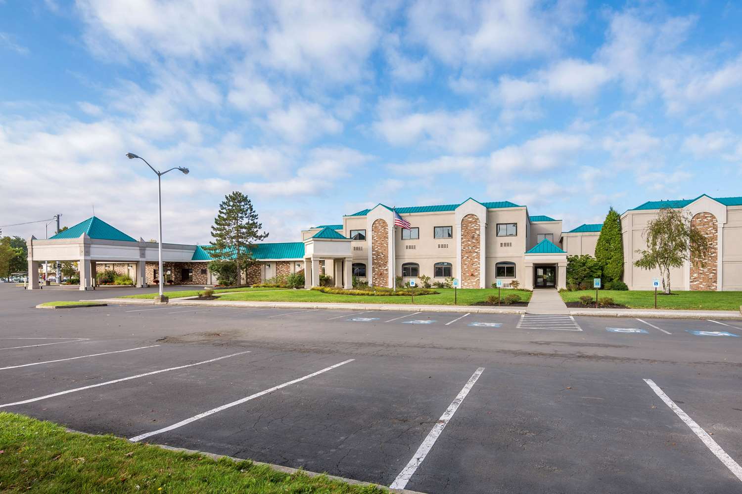 Cayuga Blu Hotel 17/21