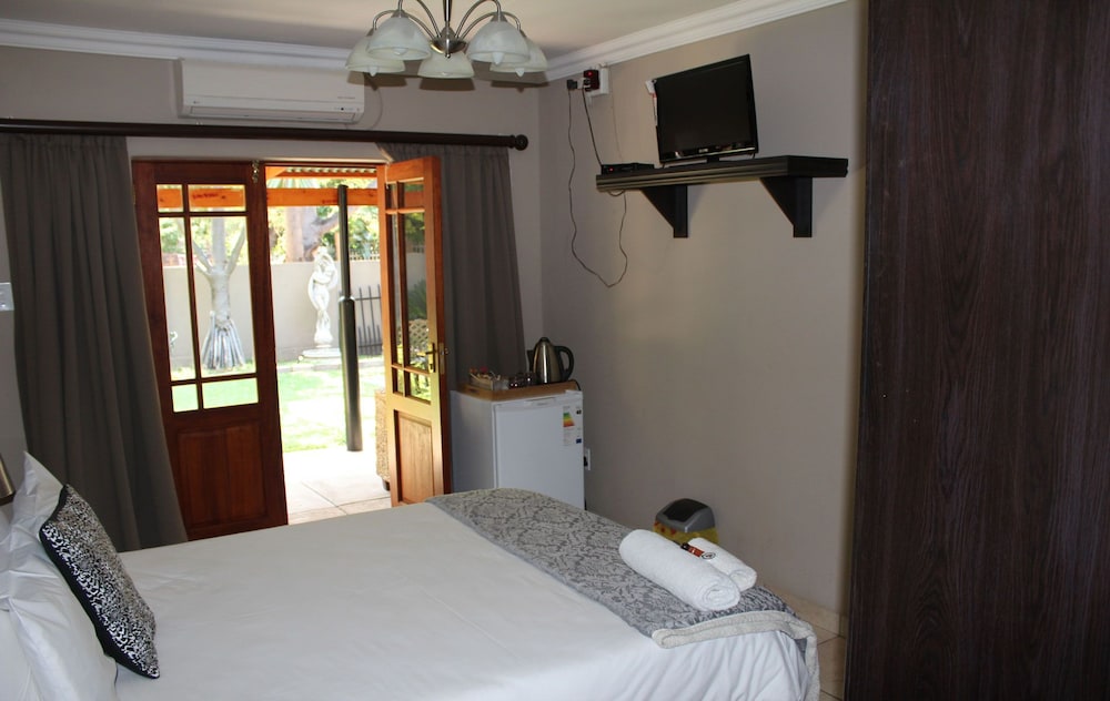 Four Seasons Guesthouse 3/15