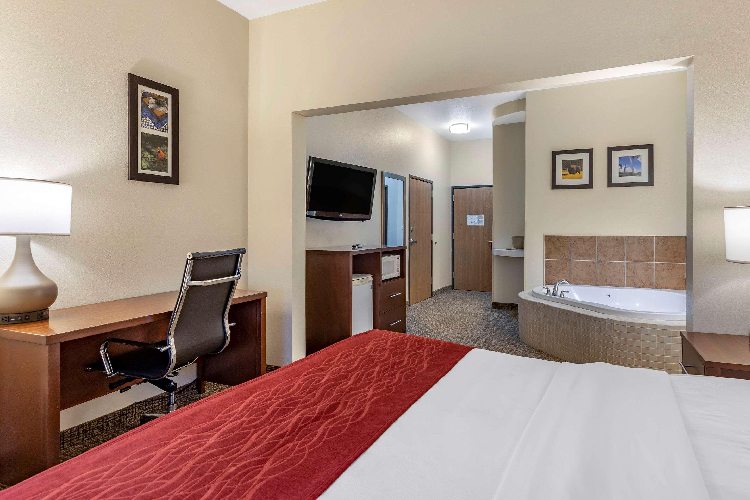 Efficiency, Suite, King Bed
