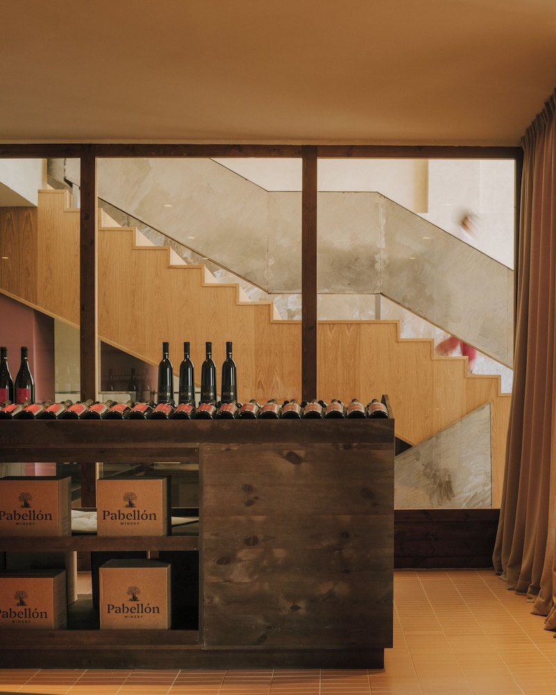 Lobby at Pabellon Hotel, KVARELI