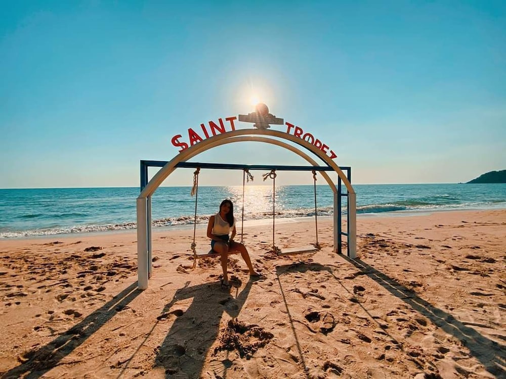 Saint Tropez Beach Resort Hotel 62/74