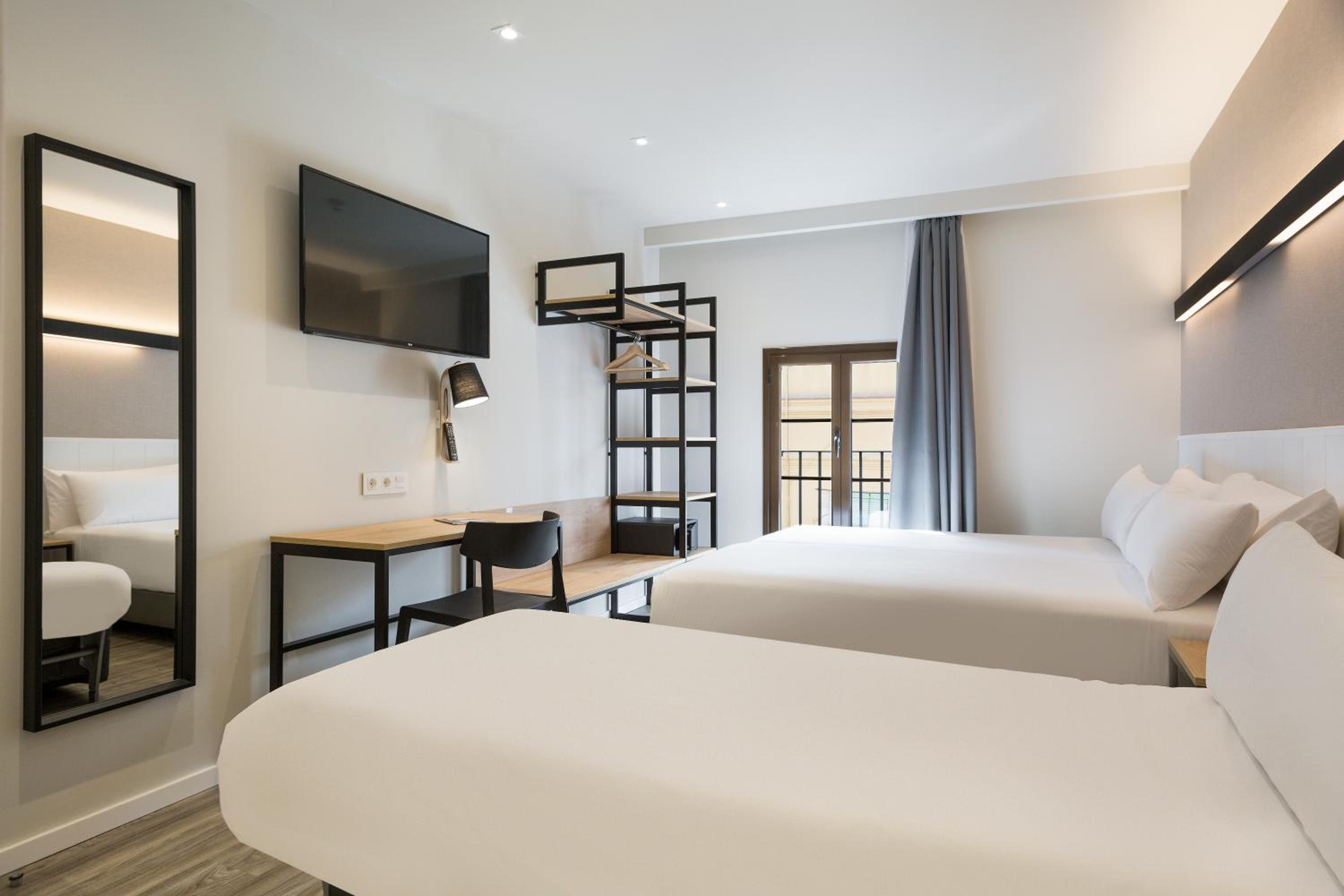 ROOM, TRIPLE