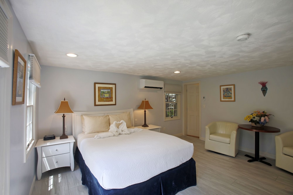 Pond, Deluxe, Queen Bed