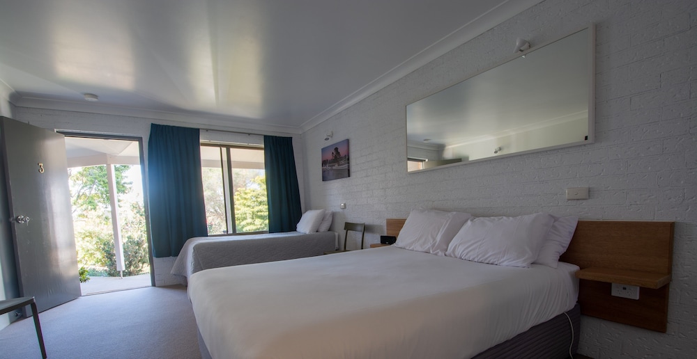 Anchor Bay Motel 11/50