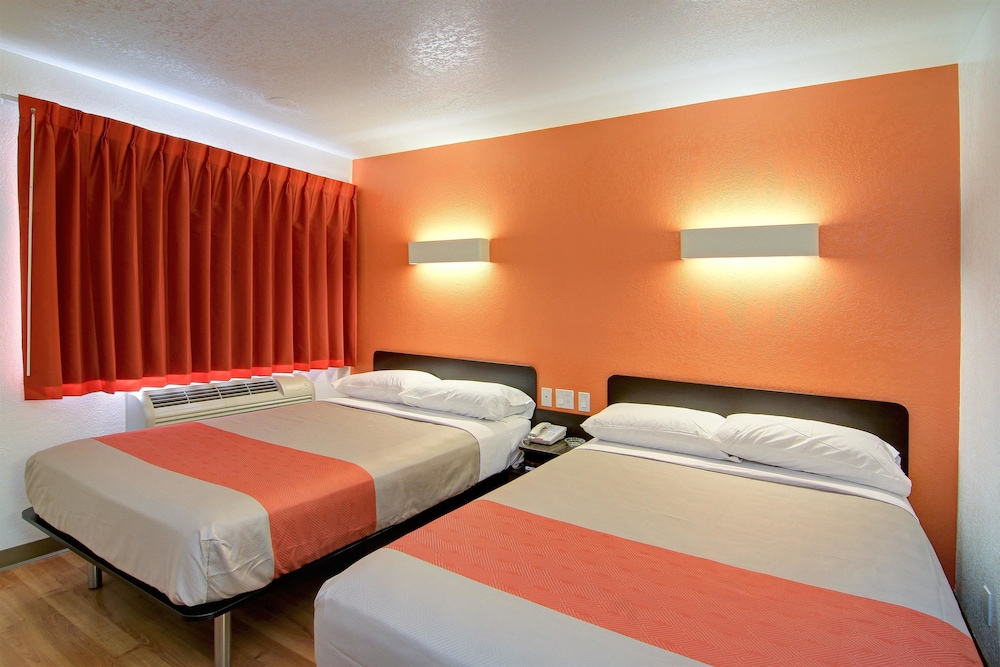 Motel6 Scottsdale, AZ - Old town Scottsdale/Fashion Square 18/40