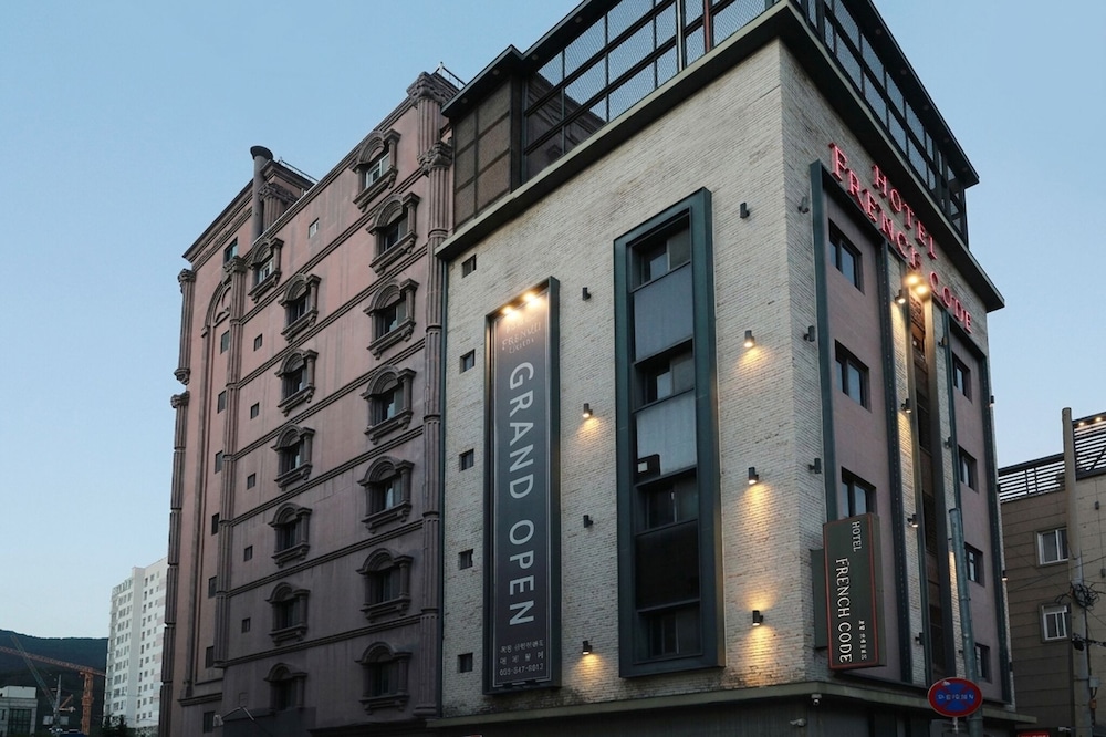 French Code Hotel 6/63