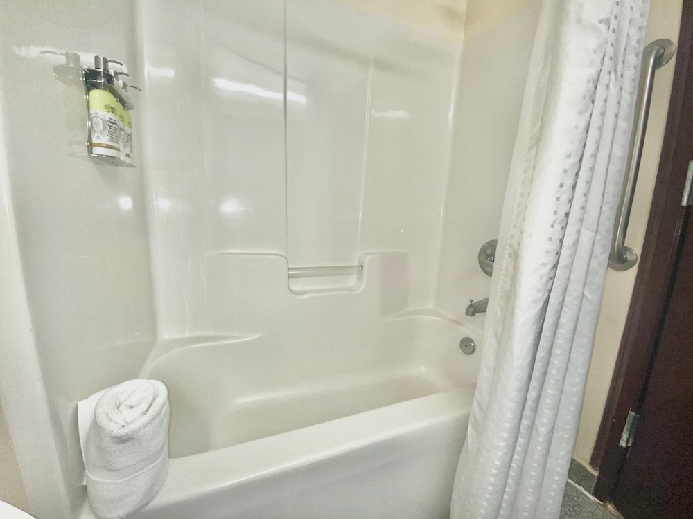 Holiday Inn Express Hotel Suites Indianapolis East 20/75