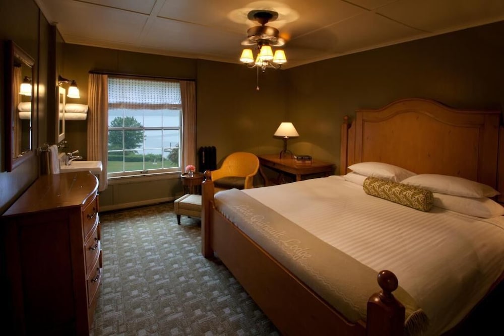 Lodge, Single, King Bed, Lake View, Main Building