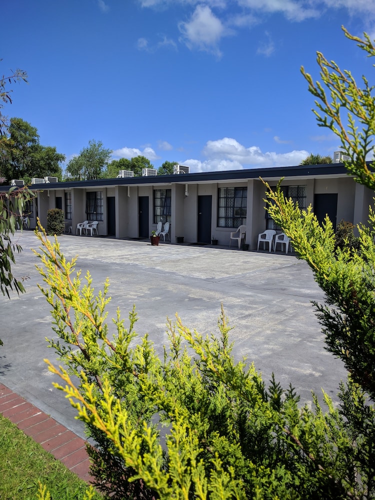 Beaconsfield Lodge Motel 4/66