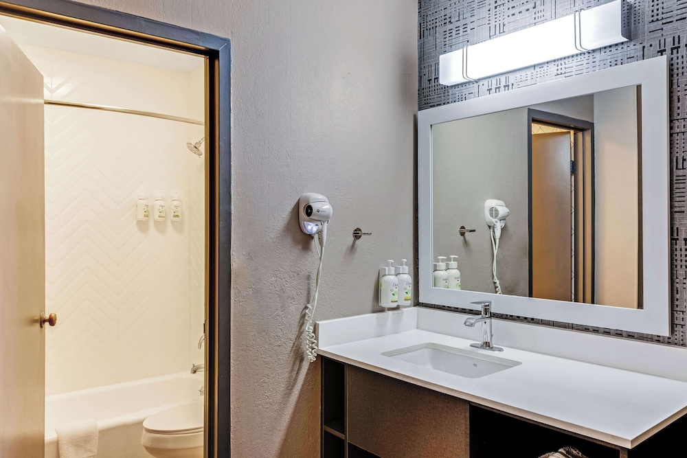 The Wander Hotel, a Ramada by Wyndham 45/52