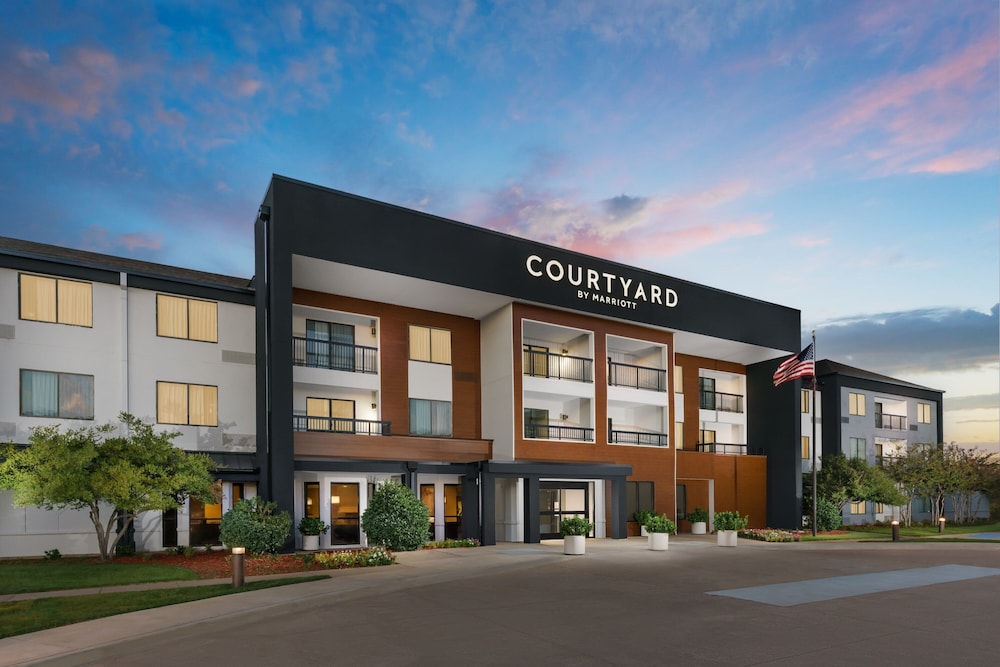 Courtyard Dallas Lewisville 2/45