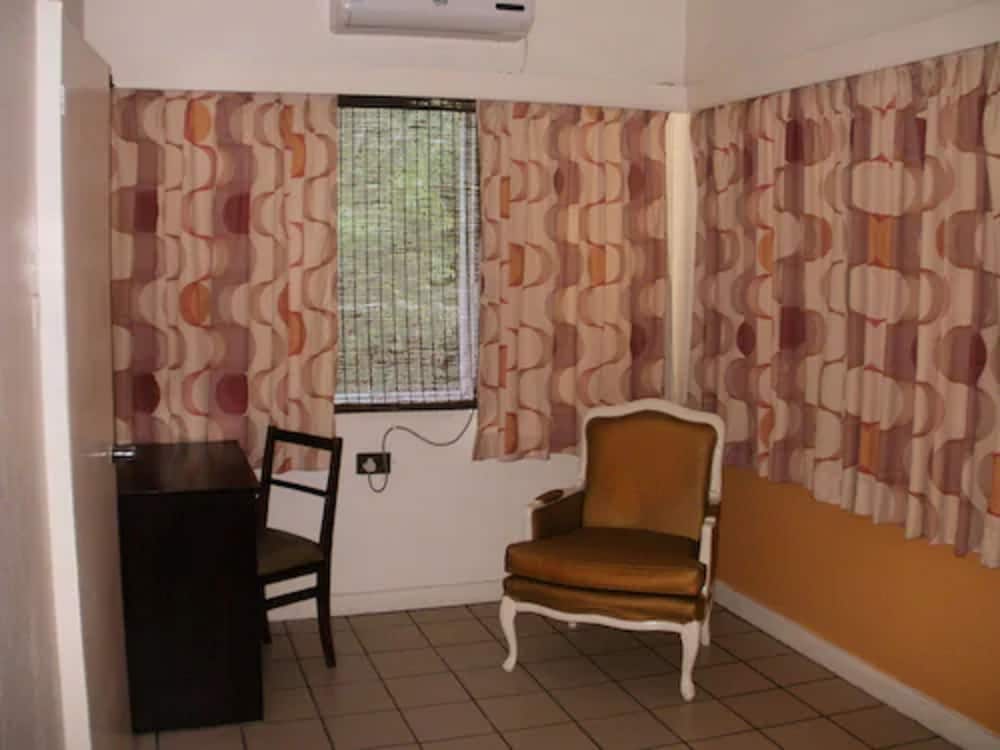Pineapple Court Hotel 4/36