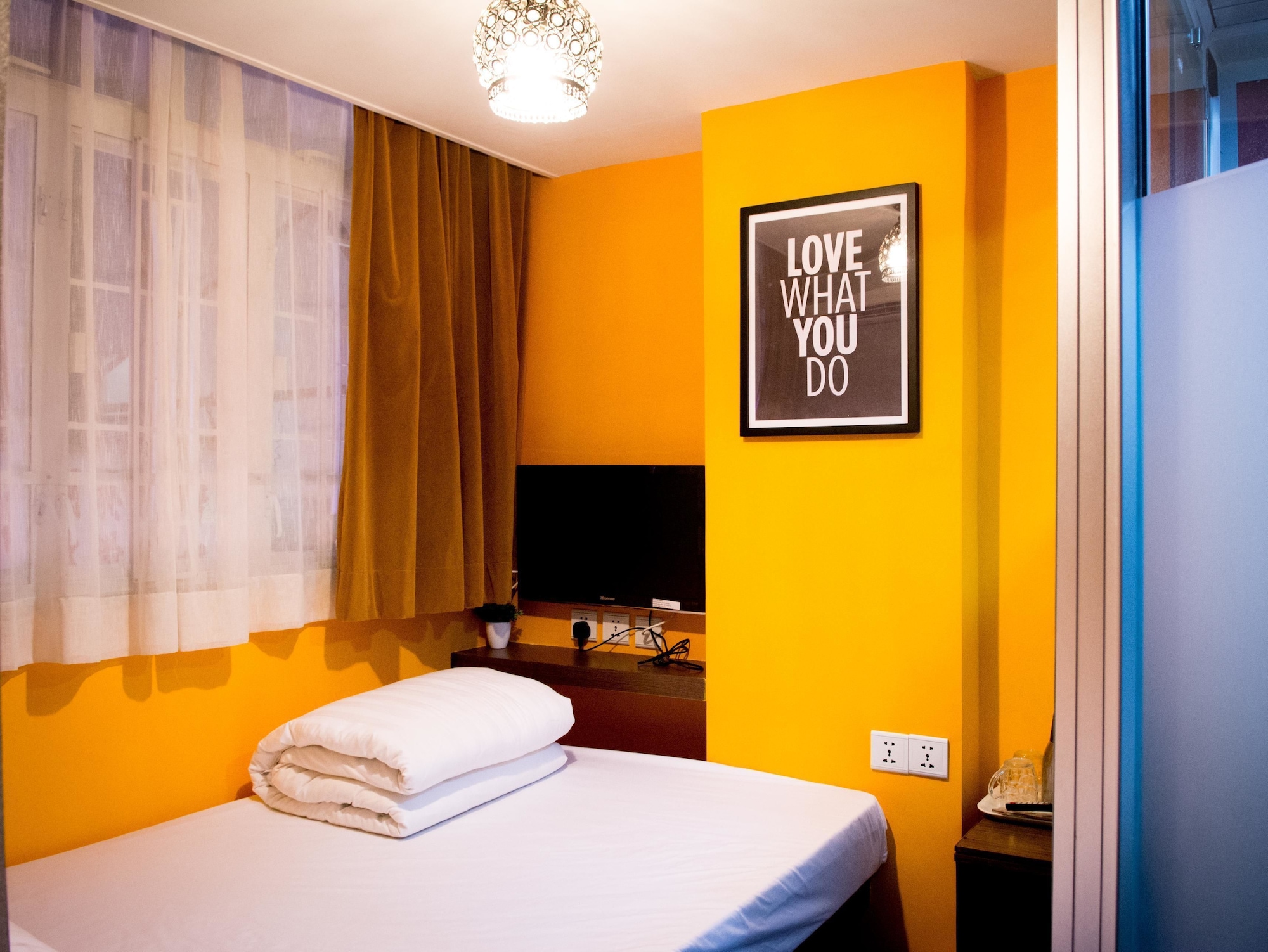 ROOM, SINGLE