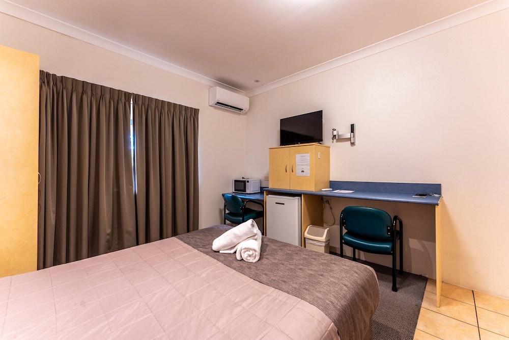 Midlander Motor Inn 15/66