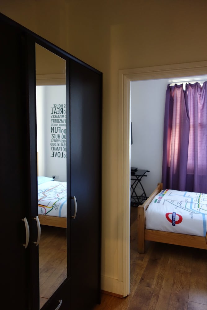 Saint James Backpackers 9/50