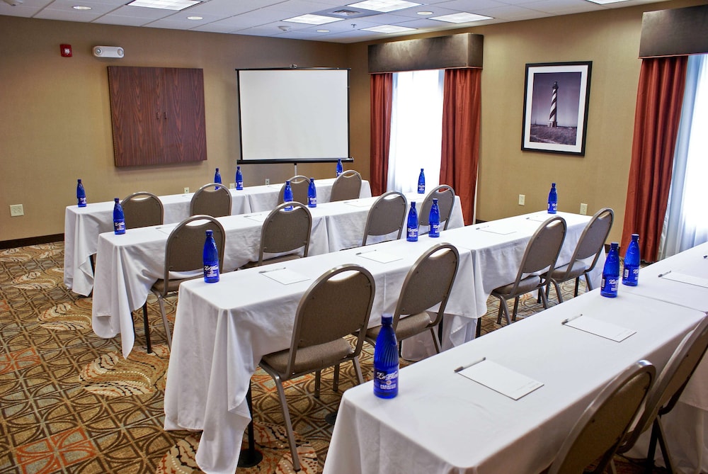 Hampton Inn and Suites Charlotte Airport 45/63