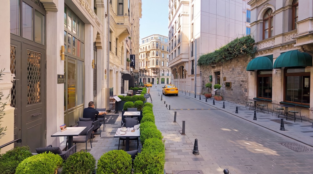 The Wings Hotels Pera 42/49