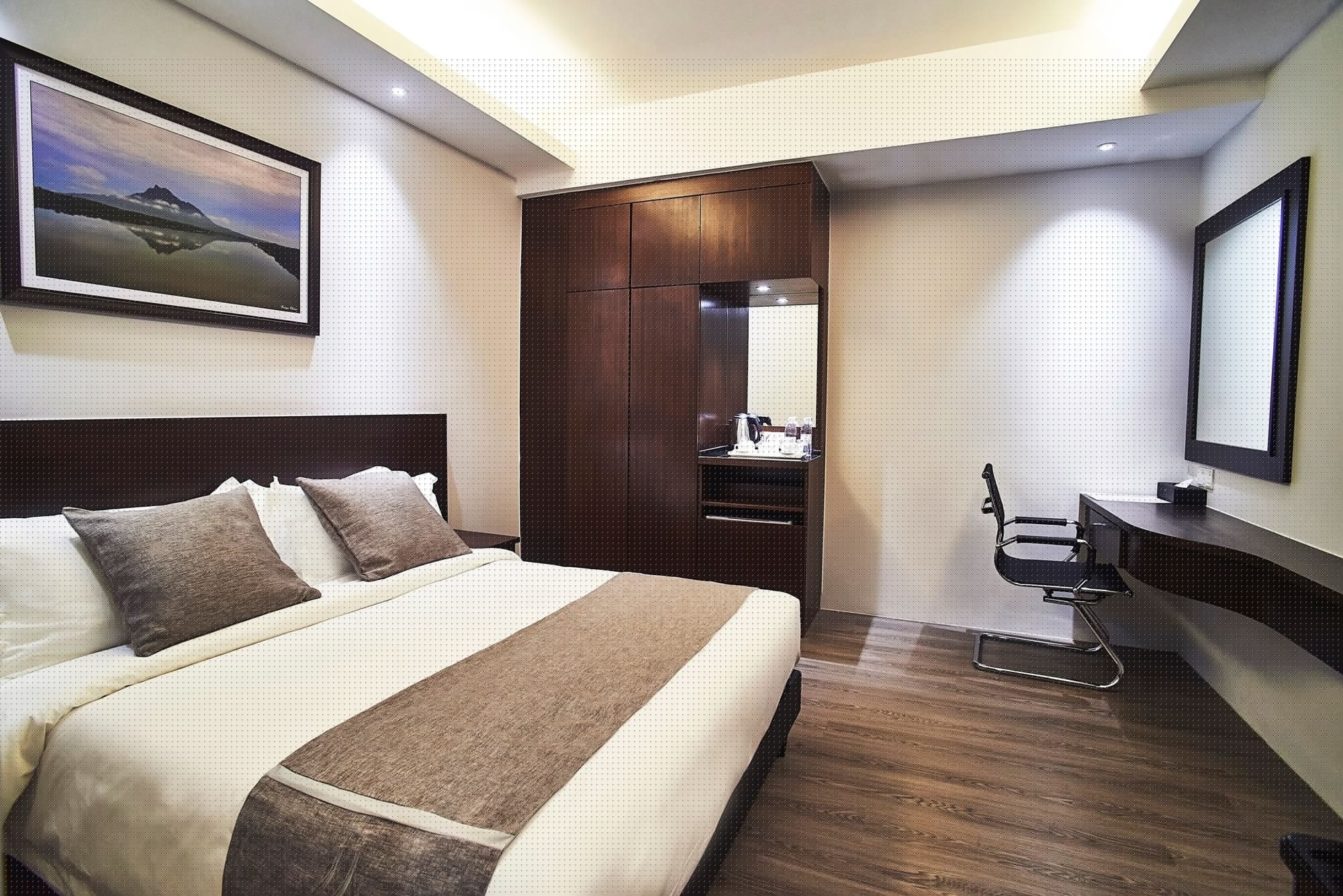 STANDARD, QUEEN BED, NO WINDOW