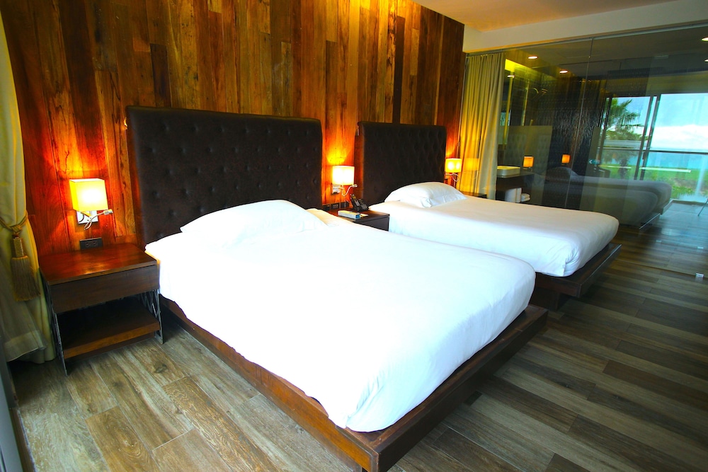 Le Coral Beach Resort And Cafe 13/79